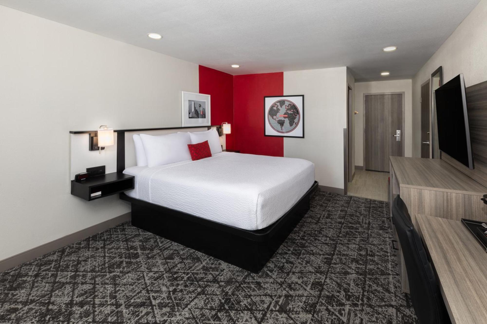 Hotel Ramada By Wyndham Dfw Airport Irving Exterior foto